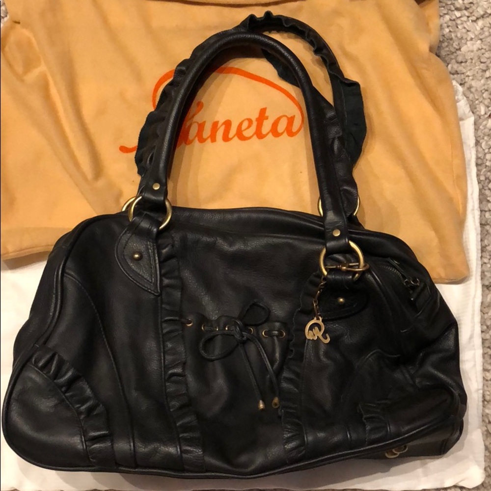 Aaneta black 100% leather shoulder bag/handbag